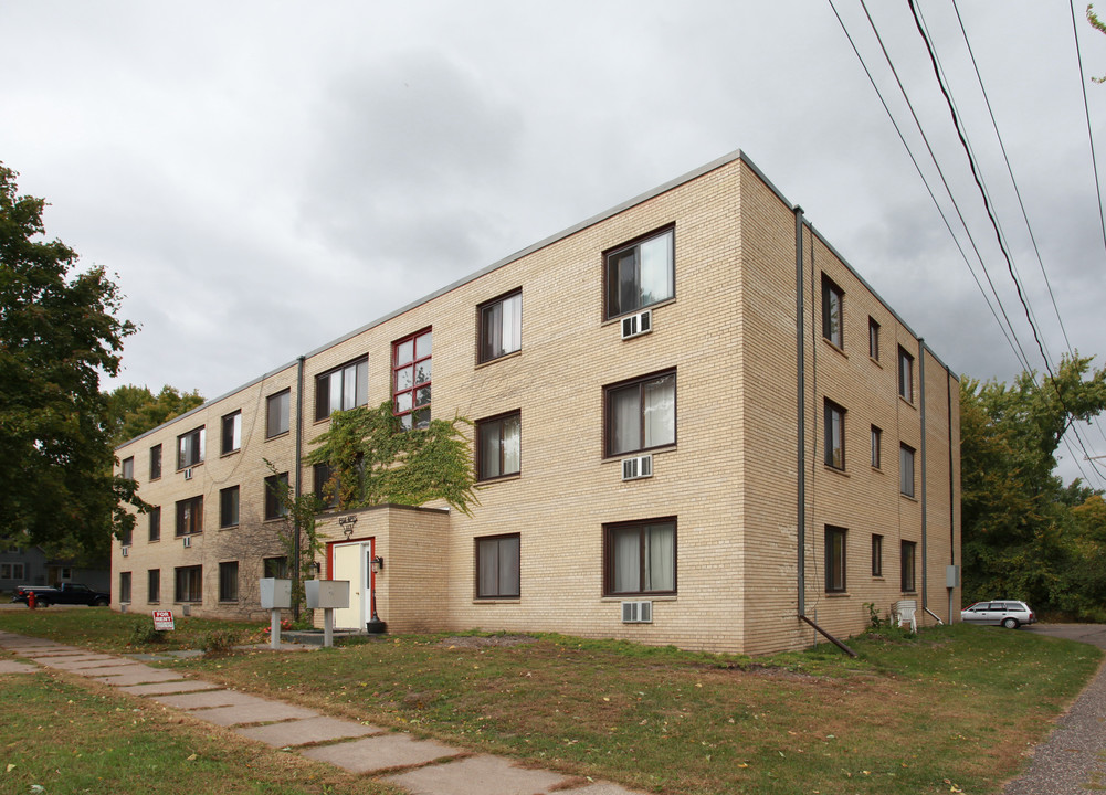 Fox Apartments in River Falls, WI - Building Photo