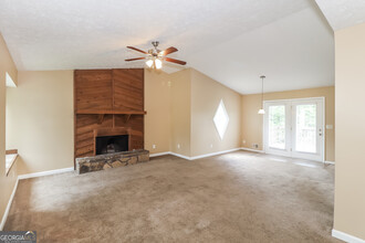1015 Malibu Dr in Marietta, GA - Building Photo - Building Photo