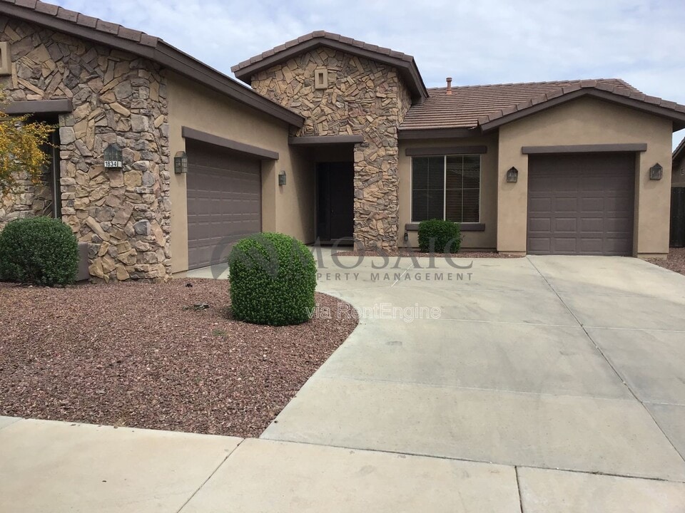 1834 E Latona Rd in Phoenix, AZ - Building Photo