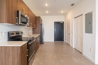 218 NW 8th St in Miami, FL - Building Photo - Building Photo