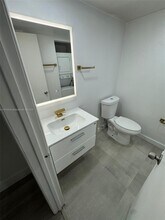 20860 San Simeon Way in Miami, FL - Building Photo - Building Photo