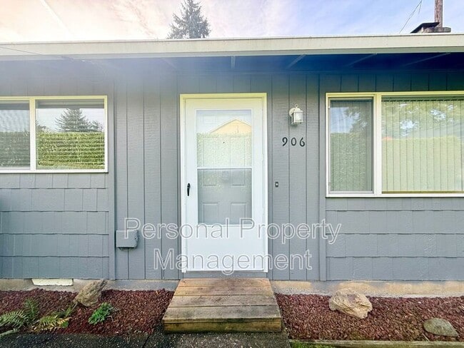 property at 906 Z St