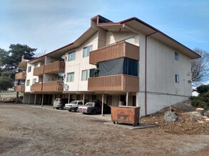 Applewood Condos in Oroville, WA - Building Photo - Building Photo