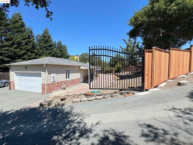 property at 3540 Deer Hill Rd