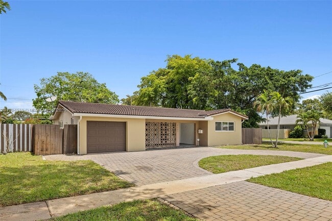 4401 Madison St in Hollywood, FL - Building Photo - Building Photo