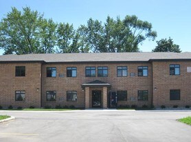 Pop Warner Apartments in Whitewater, WI - Building Photo