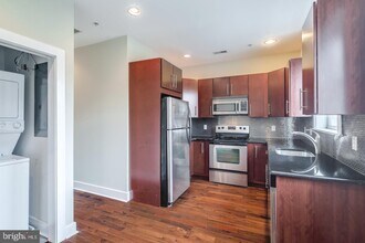2633 Catharine St-Unit -UNIT B in Philadelphia, PA - Building Photo - Building Photo