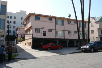 411 S Mariposa Ave in Los Angeles, CA - Building Photo - Building Photo