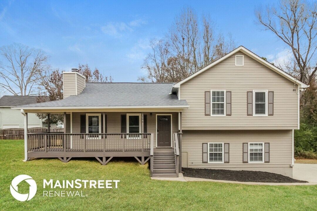 195 Harvest Way in Hiram, GA - Foto de edificio