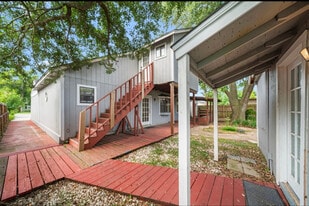 7418 Oscar Dr, Unit 2 (Shared) in Deer Park, TX - Building Photo