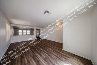 9410 W Virginia Ave, Unit E105 in Phoenix, AZ - Building Photo - Building Photo