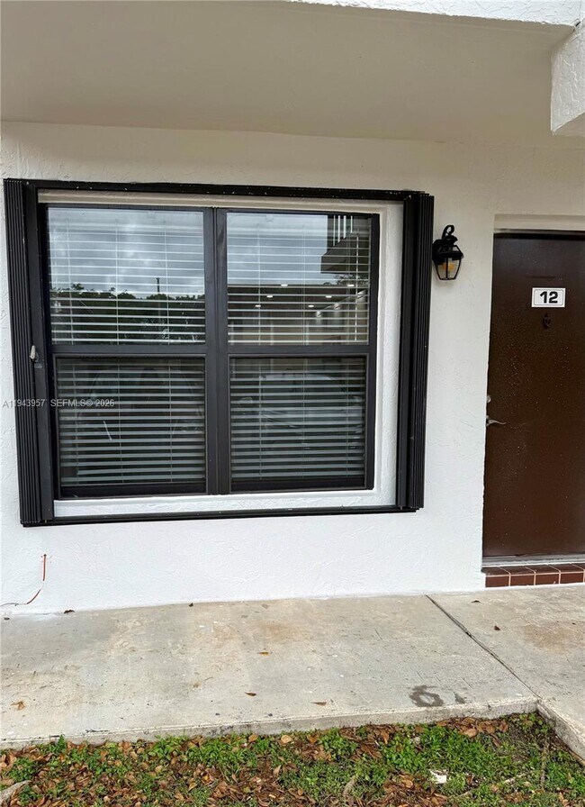 14861 SW 104th St in Miami, FL - Building Photo - Building Photo