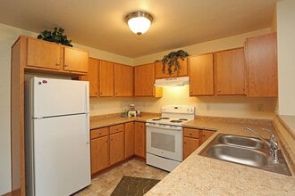 COBBLESTONE ESTATES in Ripon, WI - Foto de edificio - Building Photo