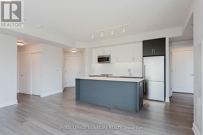 2525 Bathurst St in Toronto, ON - Building Photo - Building Photo