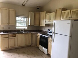 609 Grove City Rd in Slippery Rock, PA - Building Photo