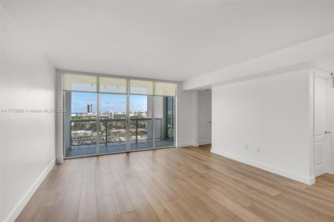 1900 Sunset Harbour Dr in Miami Beach, FL - Foto de edificio - Building Photo