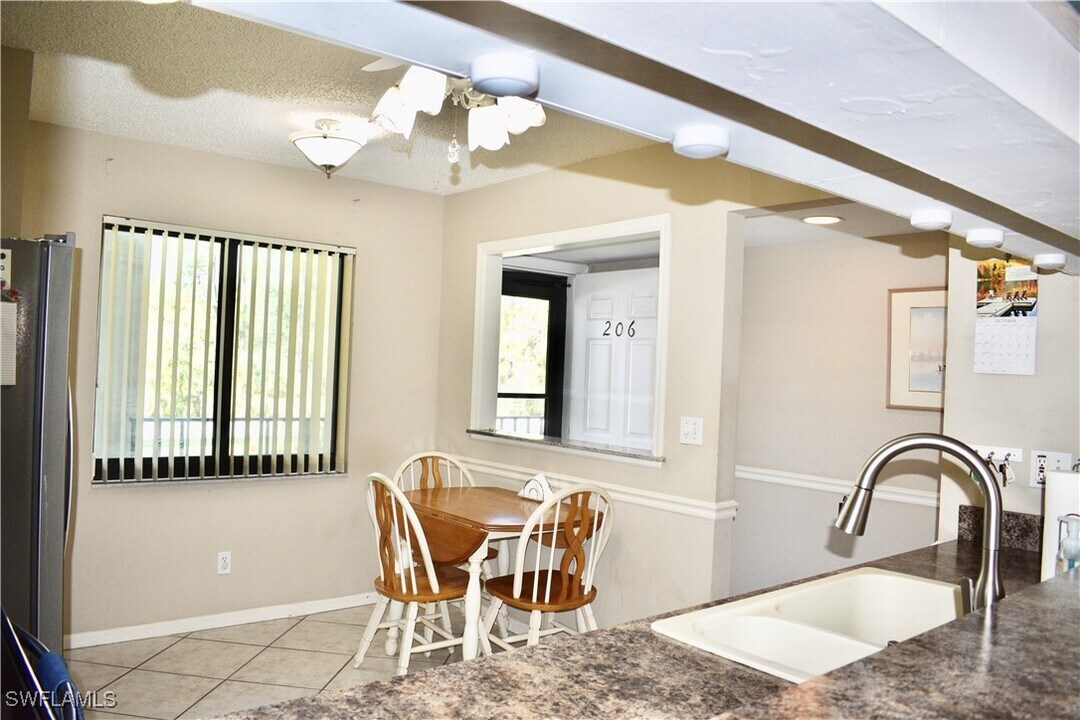 5767 Deauville Cir in Naples, FL - Building Photo