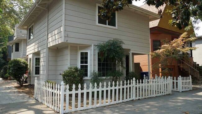 1730 G St in Sacramento, CA - Building Photo - Building Photo