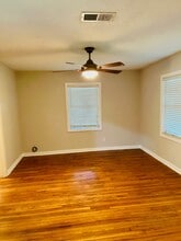 421 S Belknap St in Sugar Land, TX - Foto de edificio - Building Photo