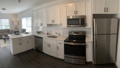 68 Park Ave, Unit 1H in Bay Shore, NY - Building Photo - Building Photo