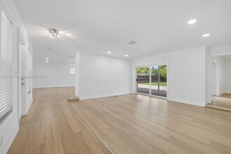4401 Madison St in Hollywood, FL - Building Photo - Building Photo