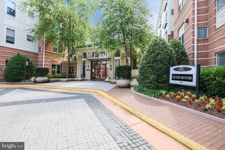 2765 Centerboro Dr, Unit 362 in Vienna, VA - Building Photo
