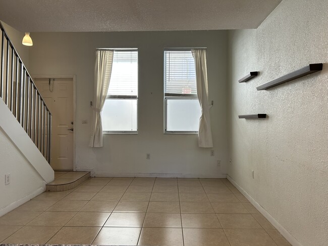 8950 SW 69th Ct, Unit 215 in Pinecrest, FL - Building Photo - Building Photo