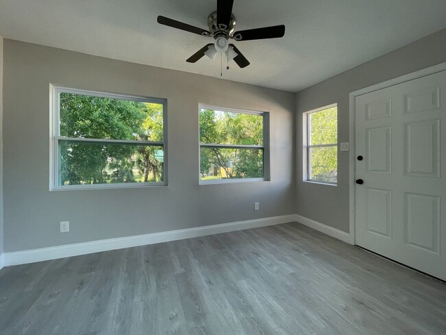 2704 E Columbus Dr in Tampa, FL - Building Photo - Building Photo
