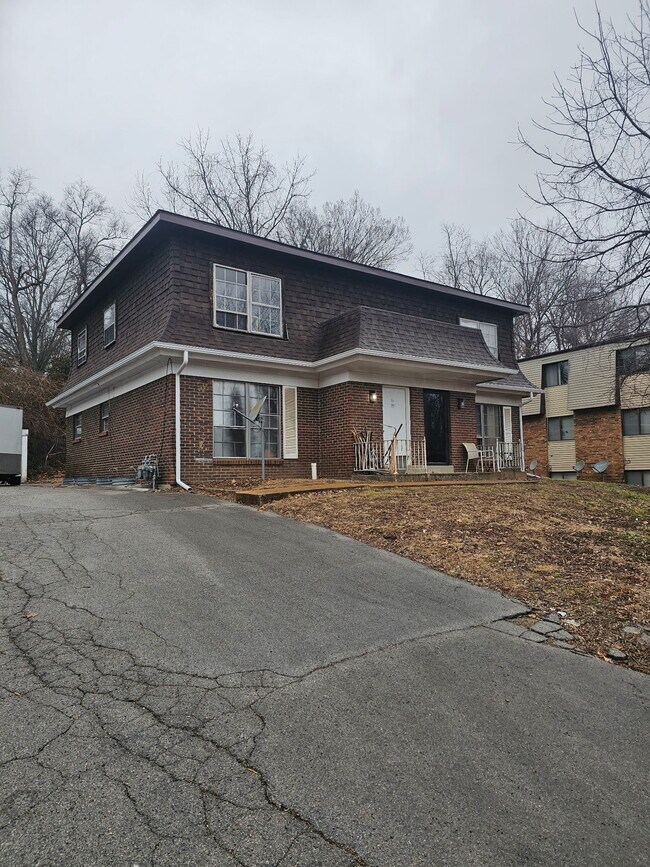 property at 15 Nottingham Ln