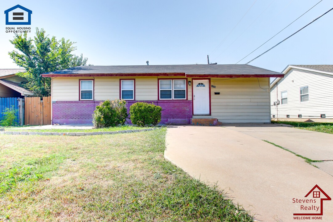 1270 NW 57th St in Lawton, OK - Foto de edificio
