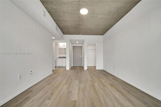 475 NE 125th St, Unit 203 in North Miami, FL - Foto de edificio - Building Photo