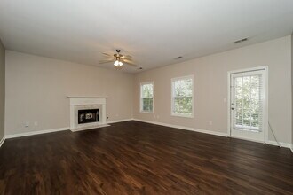 8131 Vincent Mill Dr in Douglasville, GA - Building Photo - Building Photo