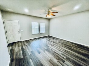 7509 Lazy Creek Dr in Austin, TX - Building Photo - Building Photo