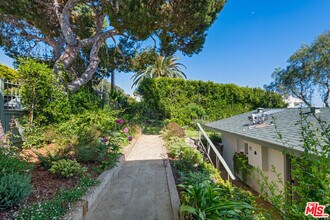 31562 Broad Beach Rd in Malibu, CA - Building Photo - Building Photo