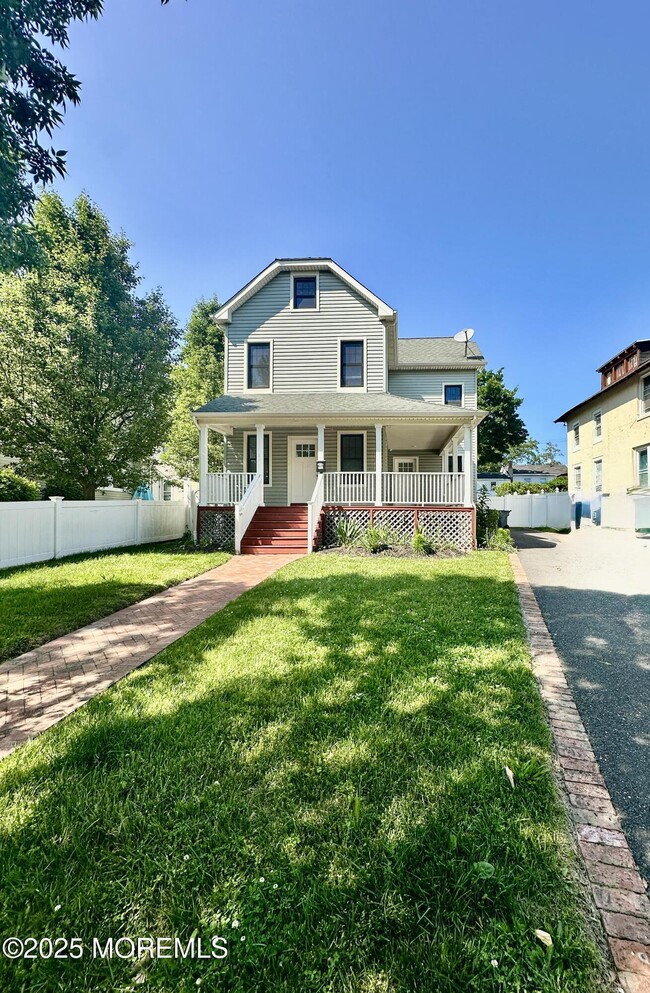 property at 913 Fifth Ave