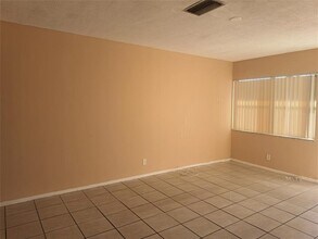 4070 NW 30th Terrace in Lauderdale Lakes, FL - Building Photo - Building Photo