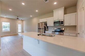 1705 SW Casuarina Dr in Bentonville, AR - Building Photo - Building Photo