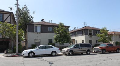 224 E Elmwood Ave in Burbank, CA - Building Photo - Building Photo