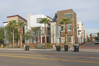 The Newport in Tempe, AZ - Foto de edificio - Building Photo