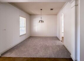 114 W Montfair Blvd in The Woodlands, TX - Building Photo