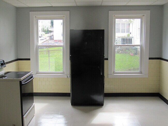 2 Sturgis St in Worcester, MA - Building Photo - Building Photo