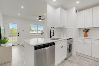 1200 E 52nd St in Austin, TX - Building Photo - Building Photo
