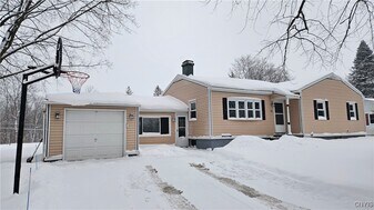 56 Artillery Ln in Baldwinsville, NY - Building Photo