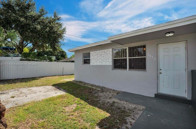 3056 NW 78th St in Miami, FL - Building Photo - Building Photo