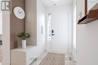 5389 Kindos St in Burlington, ON - Building Photo - Building Photo