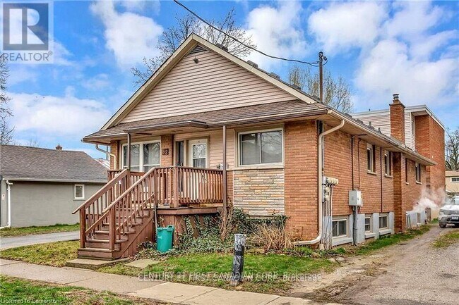 82 Albert St in St Catharines, ON - Building Photo - Building Photo