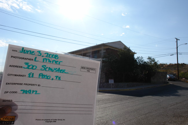 Miner Heights in El Paso, TX - Foto de edificio - Building Photo