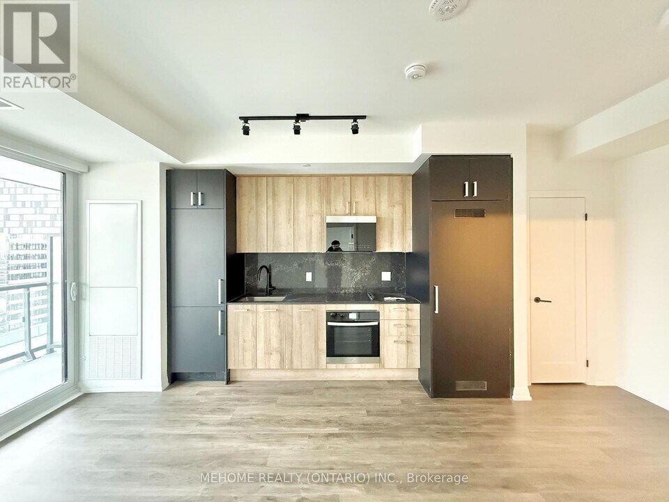 280 Dundas St W in Toronto, ON - Building Photo