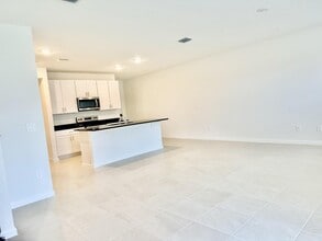 586 Salisbury Cir in Fort Pierce, FL - Building Photo - Building Photo