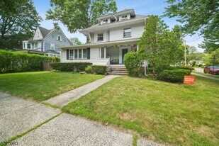 124 Midland Ave in Montclair, NJ - Building Photo
